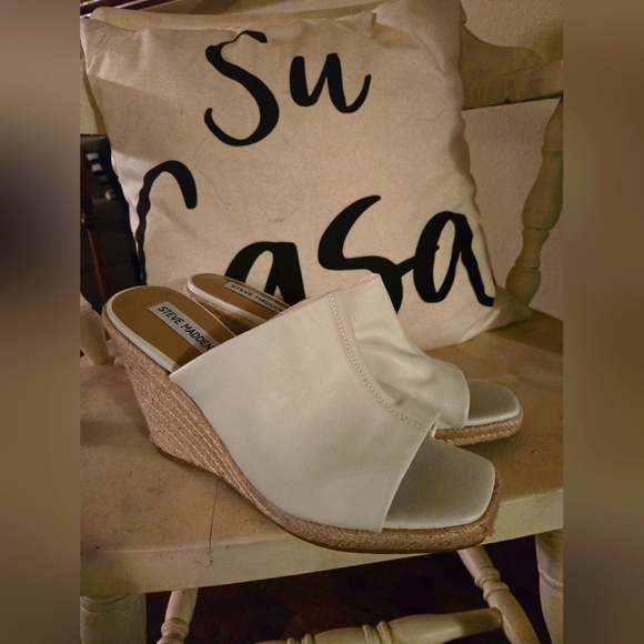 Steve Madden Shoes - Steve Madden White Wedge Leather Sandals